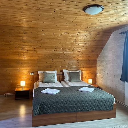 Somogyi Vendeghaz Bed & Breakfast Bancu ภายนอก รูปภาพ