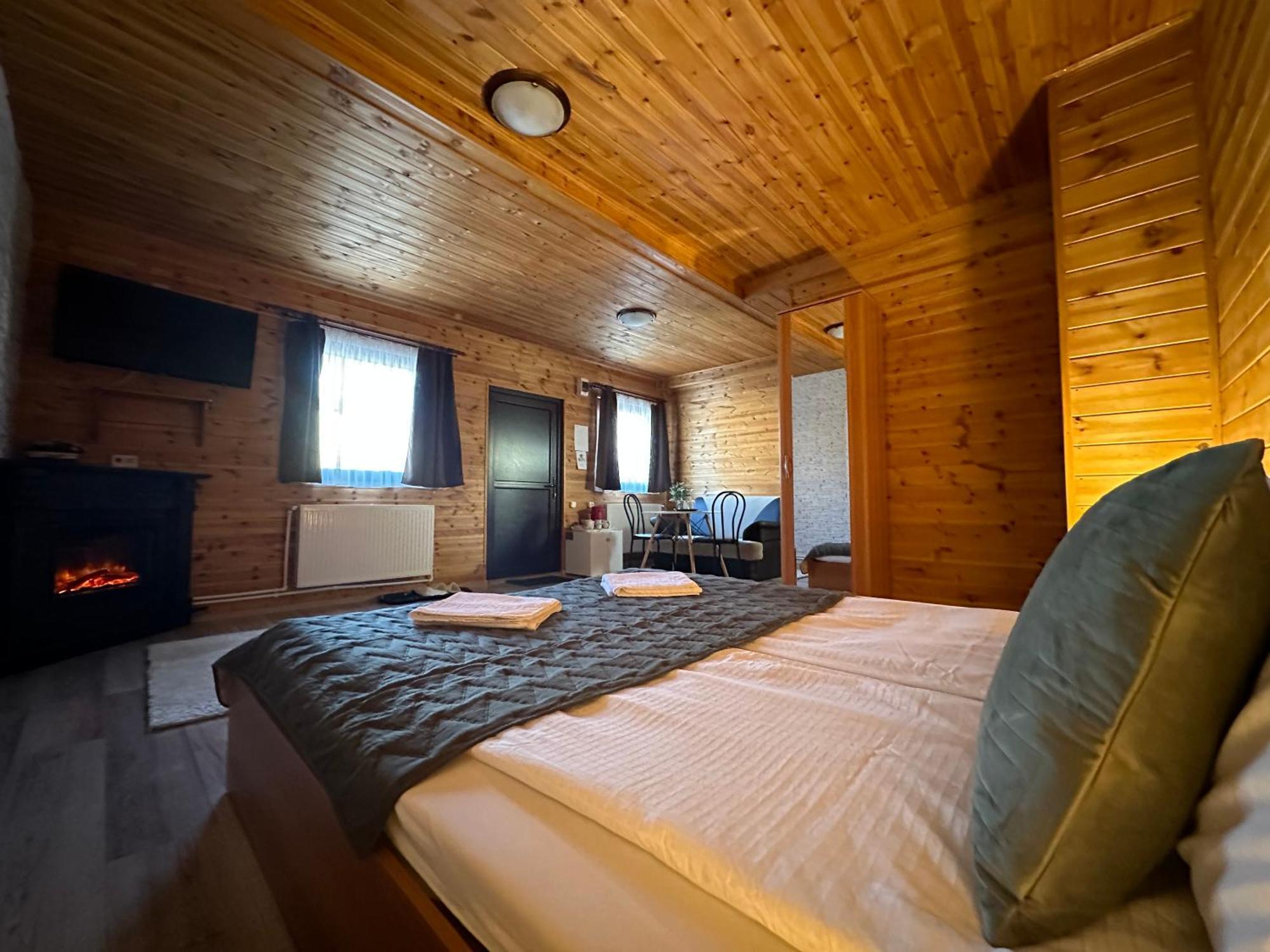 Somogyi Vendeghaz Bed & Breakfast Bancu ภายนอก รูปภาพ
